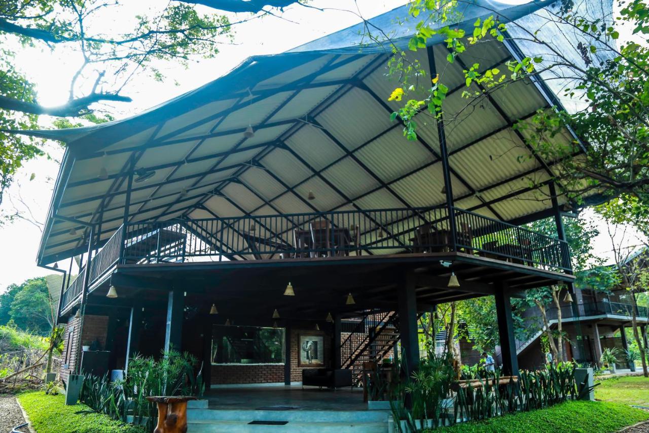Doola River Edge Udawalawe Exterior photo
