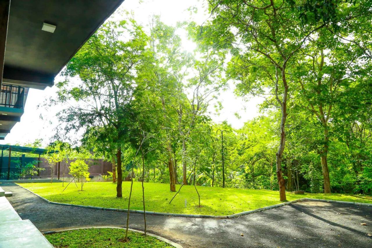 Doola River Edge Udawalawe Exterior photo